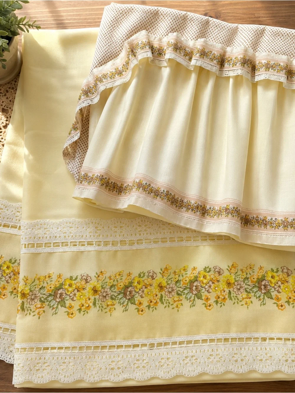 Vintage Happy Windows Nostalgia Victorian Floral Tier Curtains 60x24 Yellow Lace